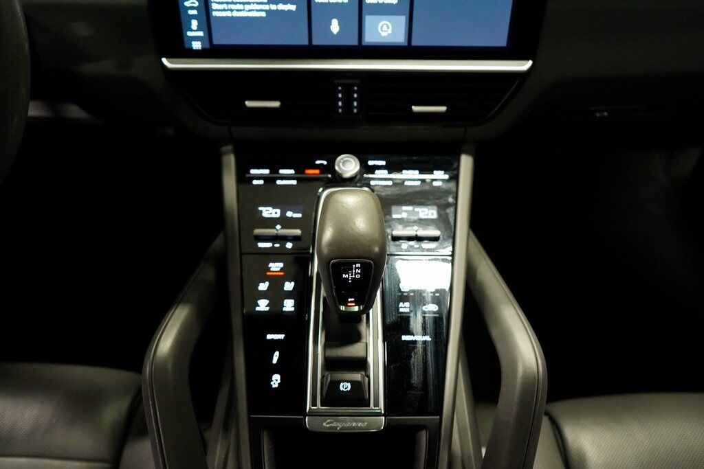2020 Porsche Cayenne Base photo 24