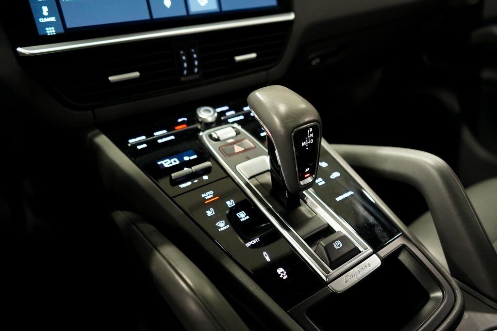 2020 Porsche Cayenne Base photo 25