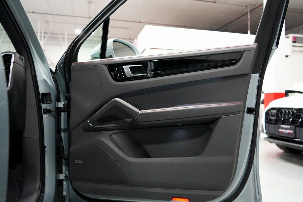 2020 Porsche Cayenne Base photo 30