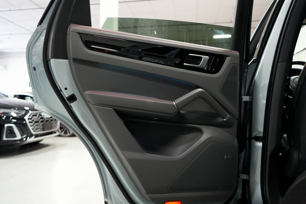 2020 Porsche Cayenne Base photo 28