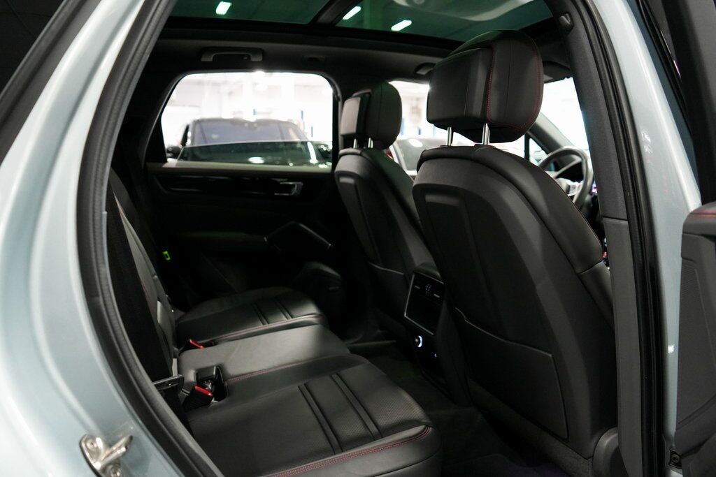 2020 Porsche Cayenne Base photo 19