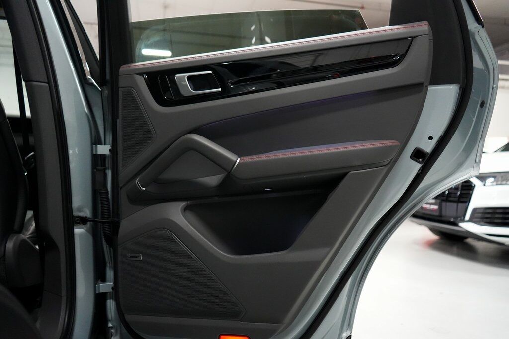 2020 Porsche Cayenne Base photo 29