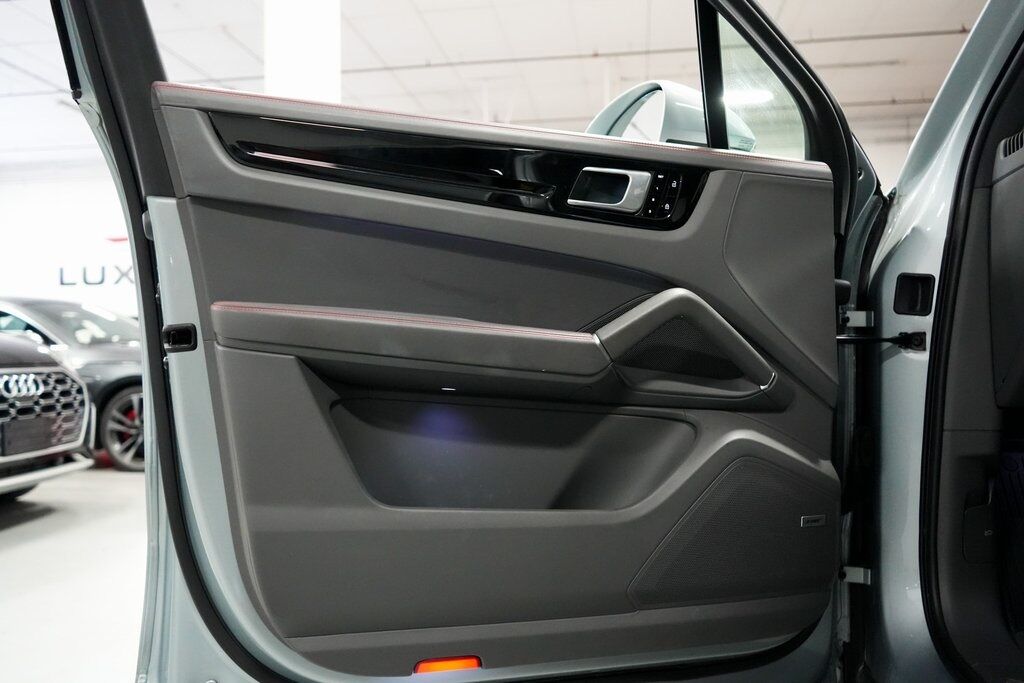 2020 Porsche Cayenne Base photo 27