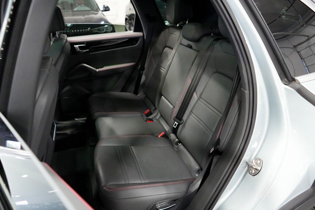 2020 Porsche Cayenne Base photo 18