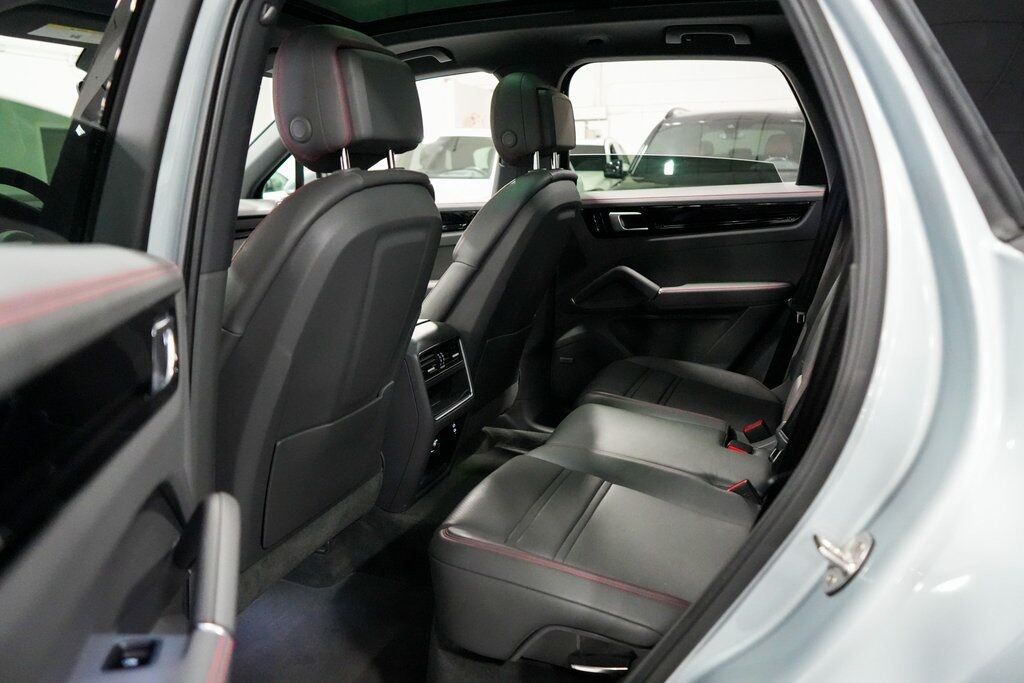 2020 Porsche Cayenne Base photo 17