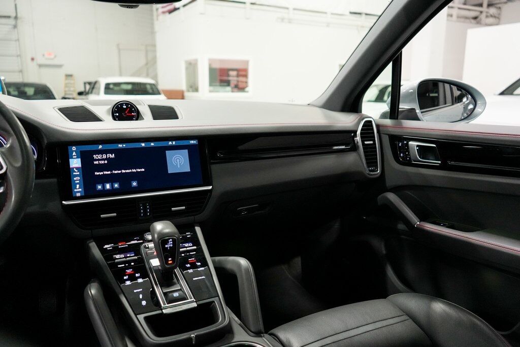 2020 Porsche Cayenne Base photo 13