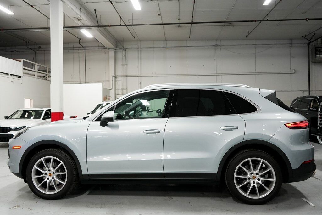 2020 Porsche Cayenne Base photo 2