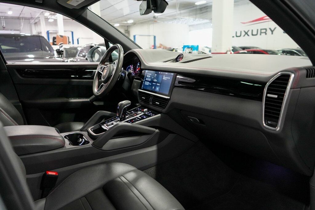 2020 Porsche Cayenne Base photo 14