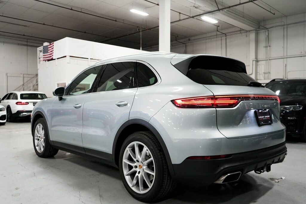 2020 Porsche Cayenne Base photo 3