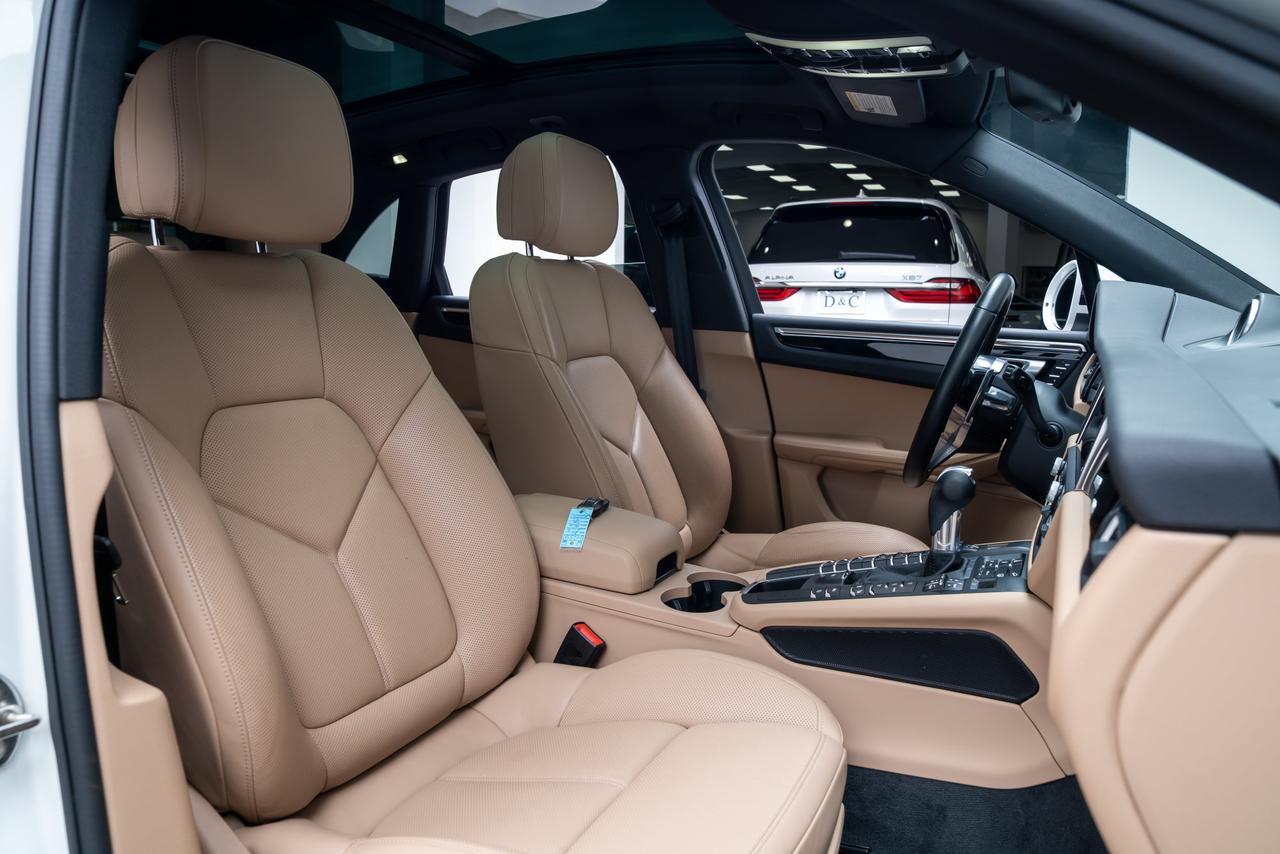 2020 Porsche Macan 1 Owner / Premium Package Plus Portland OR