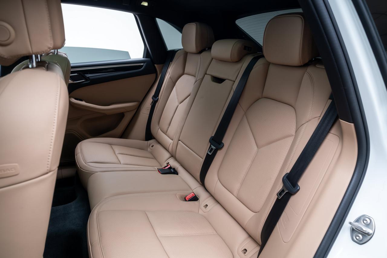 2020 Porsche Macan 1 Owner / Premium Package Plus Portland OR