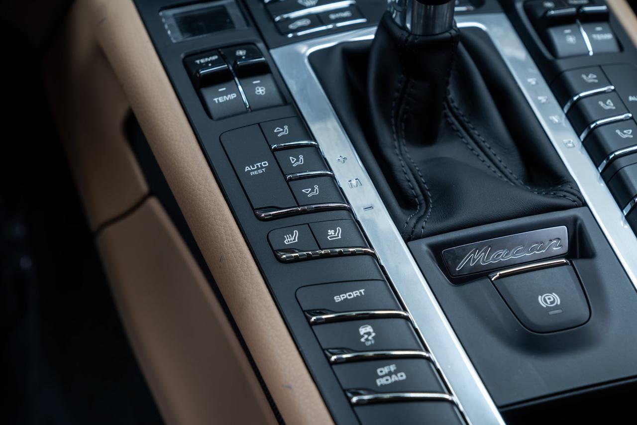 2020 Porsche Macan 1 Owner / Premium Package Plus Portland OR