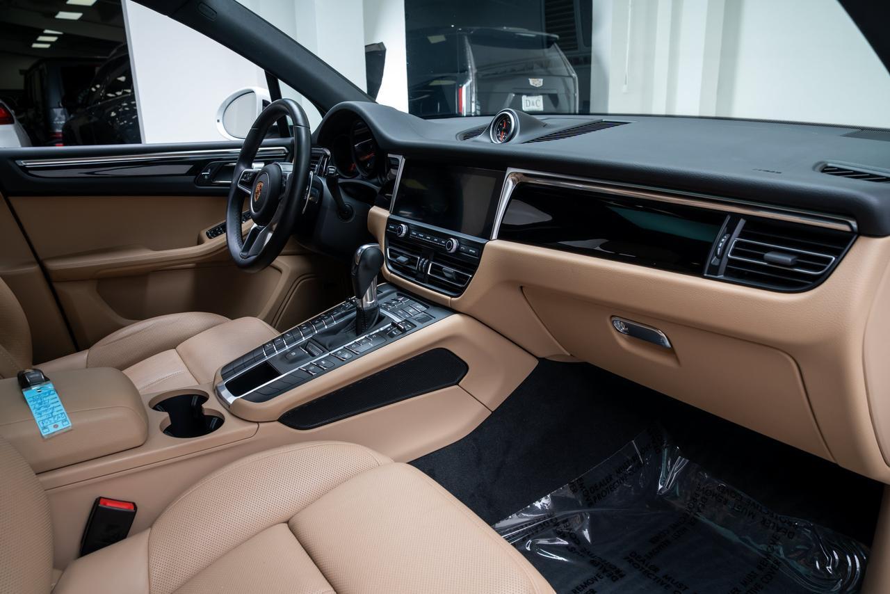 2020 Porsche Macan 1 Owner / Premium Package Plus Portland OR