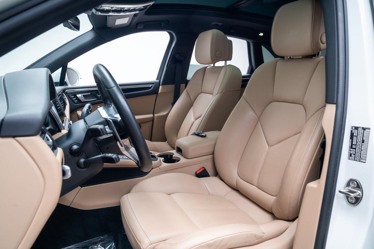 2020 Porsche Macan 1 Owner / Premium Package Plus Portland OR