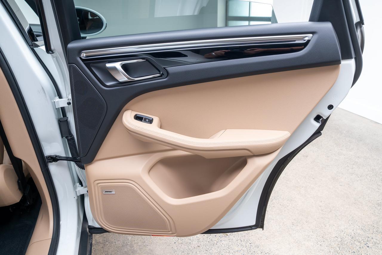 2020 Porsche Macan 1 Owner / Premium Package Plus Portland OR