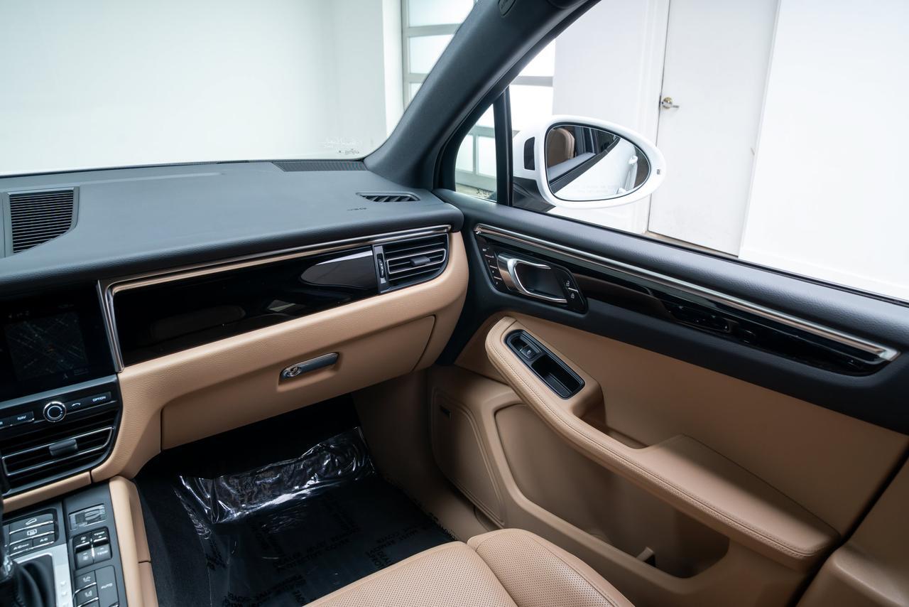 2020 Porsche Macan 1 Owner / Premium Package Plus Portland OR