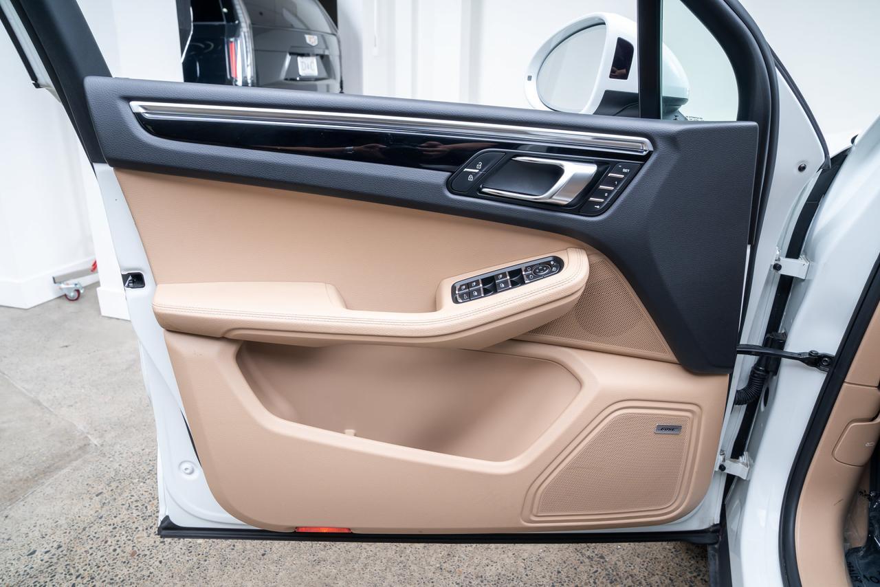 2020 Porsche Macan 1 Owner / Premium Package Plus Portland OR