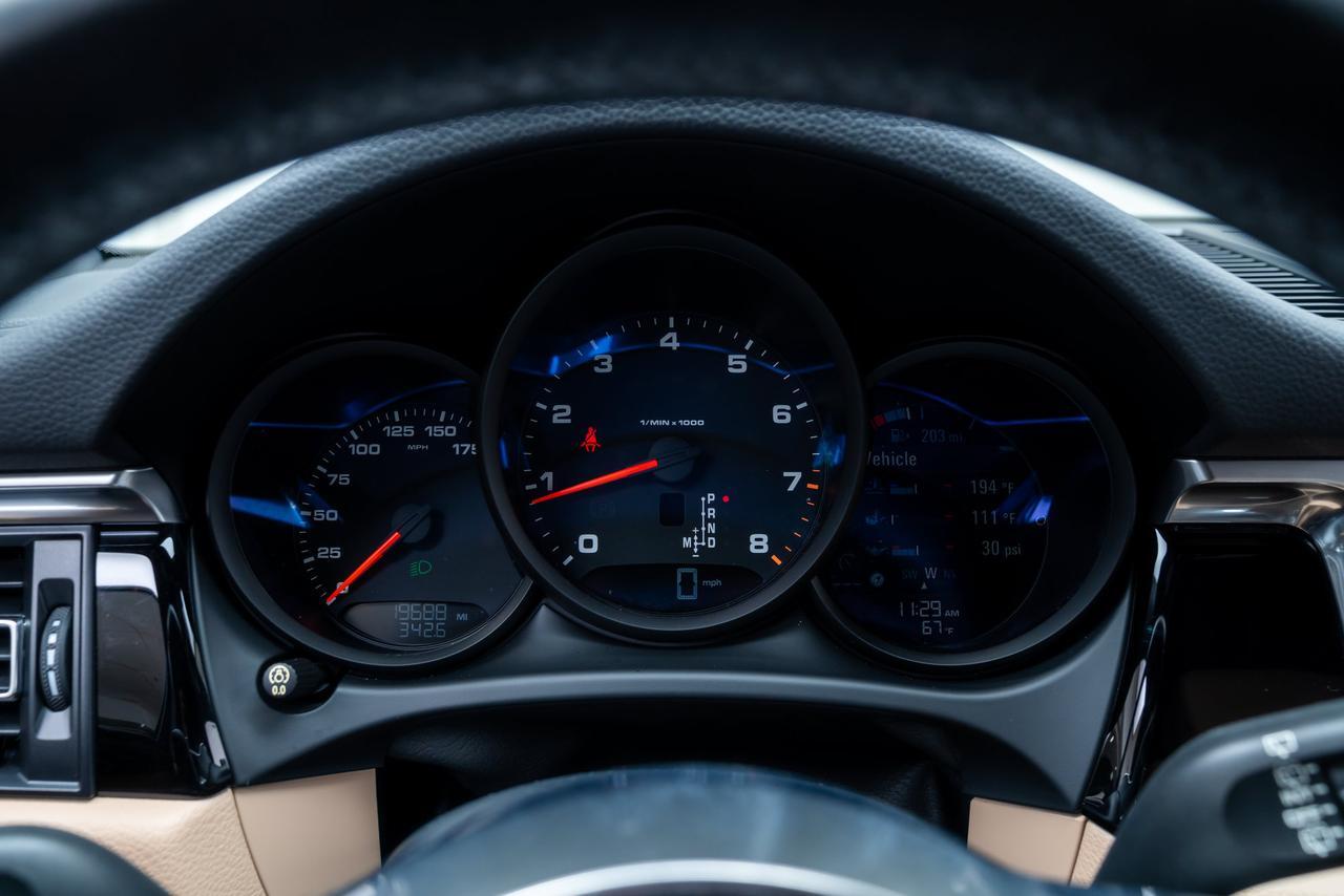 2020 Porsche Macan 1 Owner / Premium Package Plus Portland OR