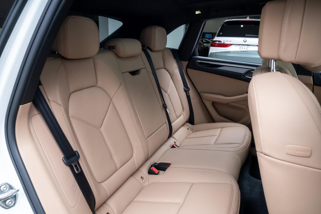 2020 Porsche Macan 1 Owner / Premium Package Plus Portland OR