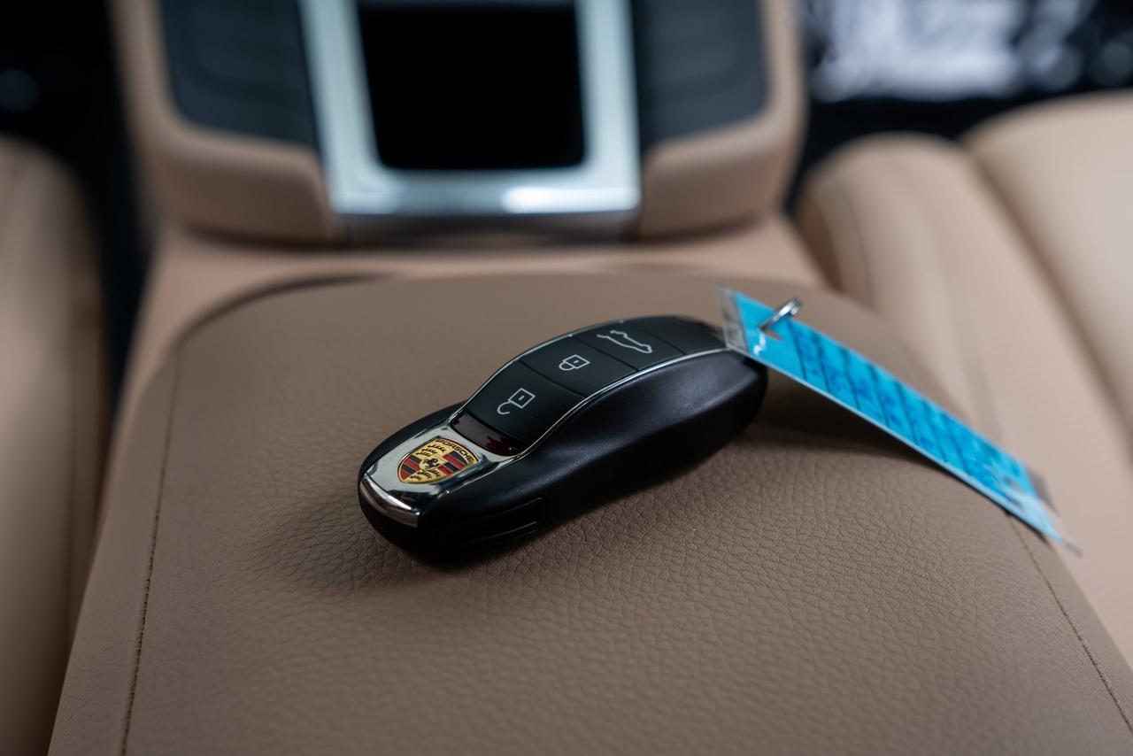 2020 Porsche Macan 1 Owner / Premium Package Plus Portland OR