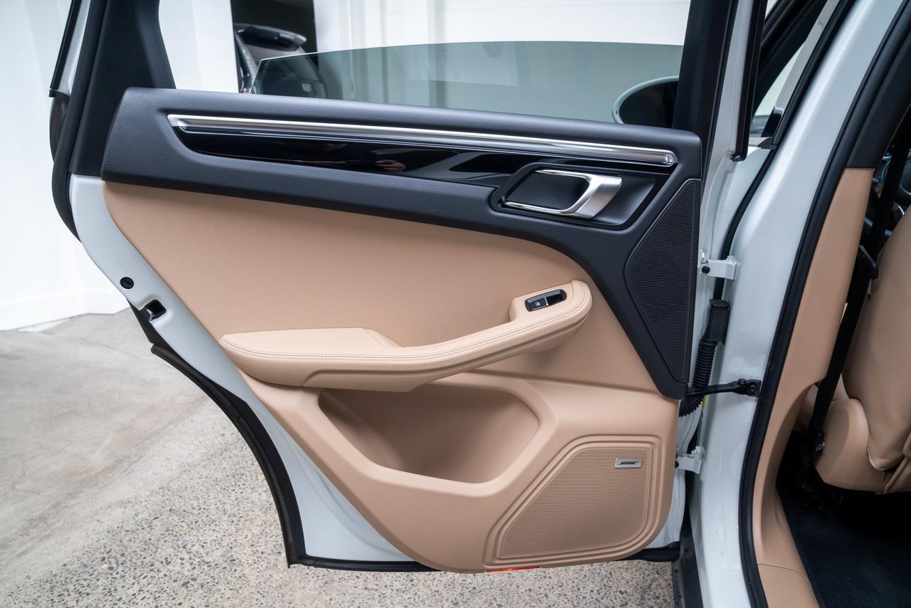 2020 Porsche Macan 1 Owner / Premium Package Plus Portland OR