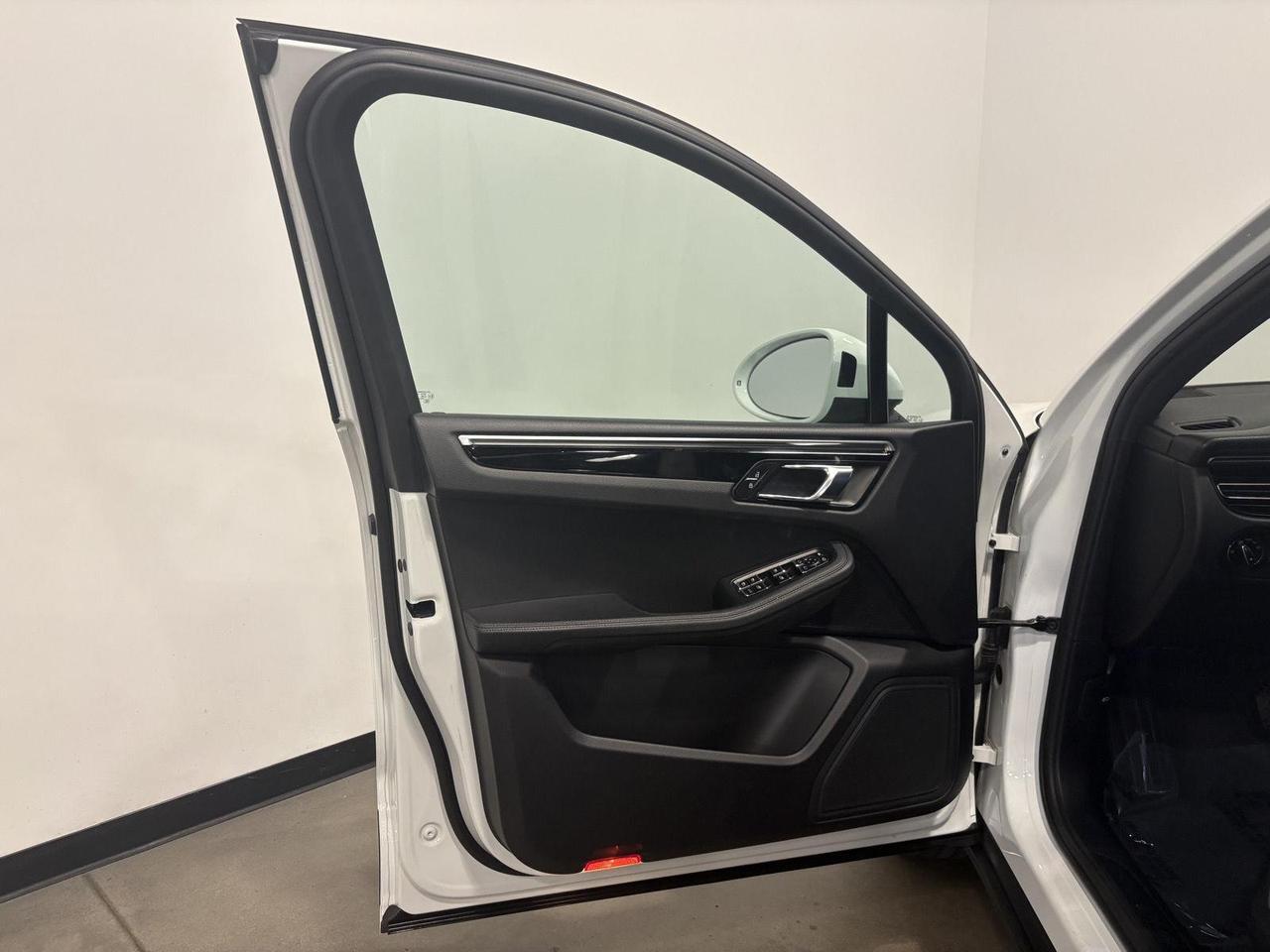 2020 Porsche Macan Base Parker CO