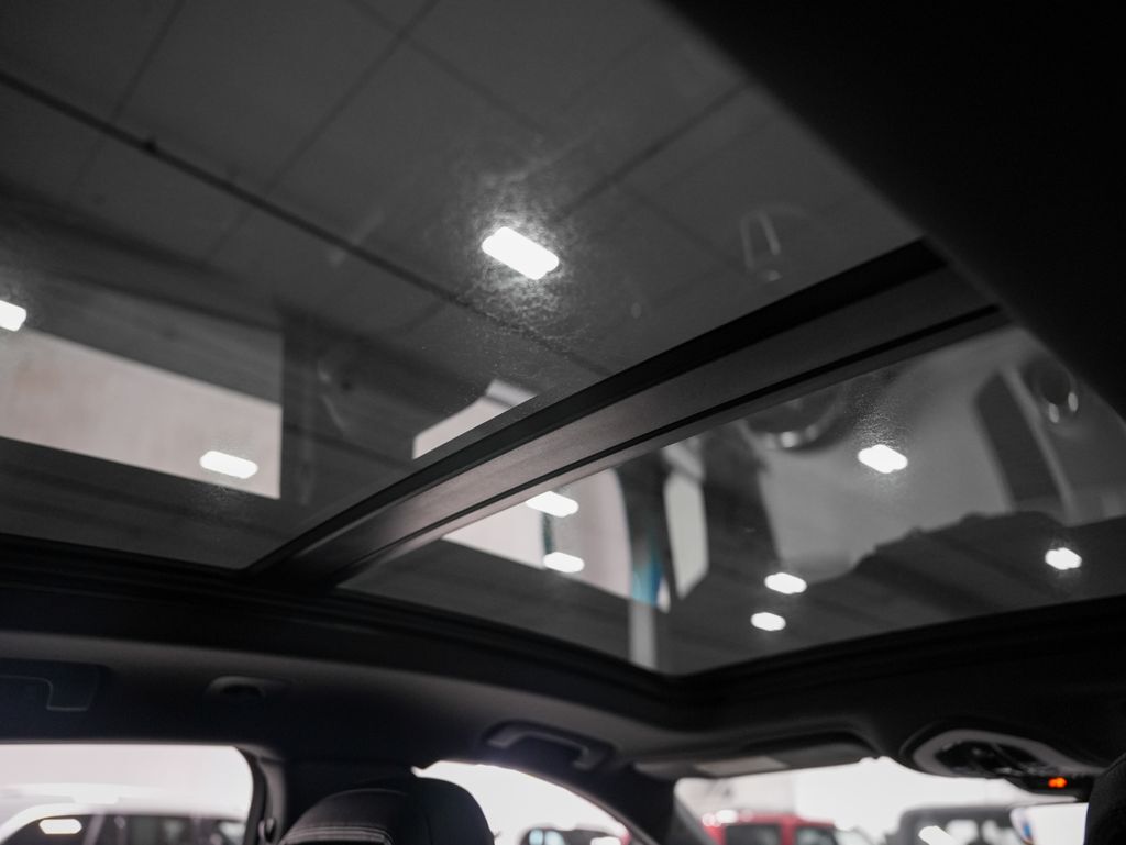 2020 Porsche Macan Panoramic Roof Tigard OR
