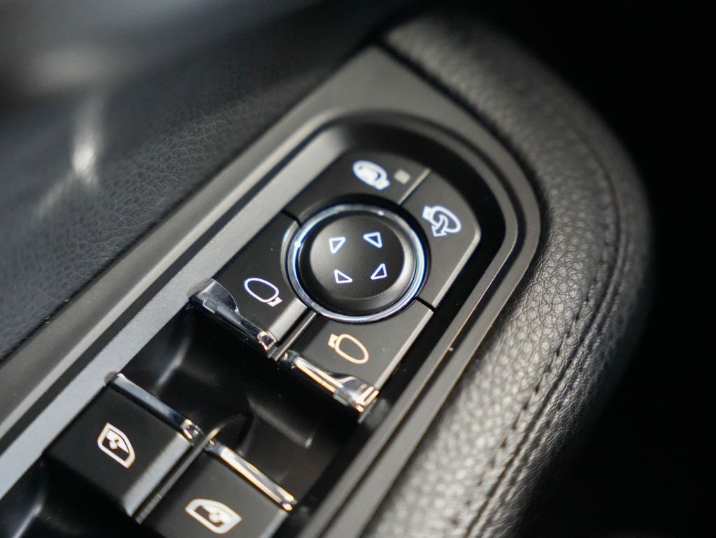 2020 Porsche Macan Panoramic Roof Tigard OR