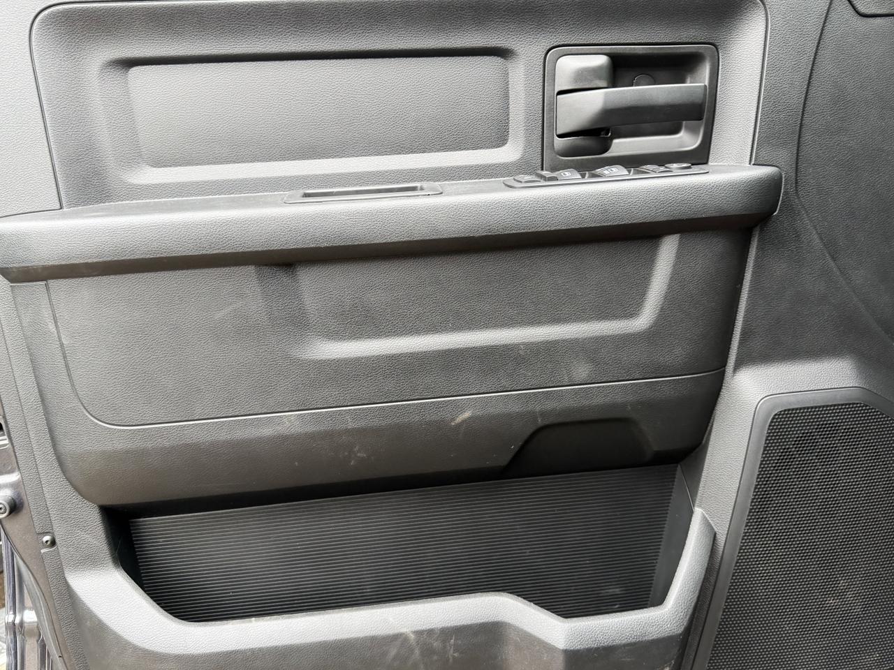 2020 Ram 1500 Classic Night Edition Crew Cab 4x4 | HEMI V8 | Heated Seats | Remote Start Redwater AB