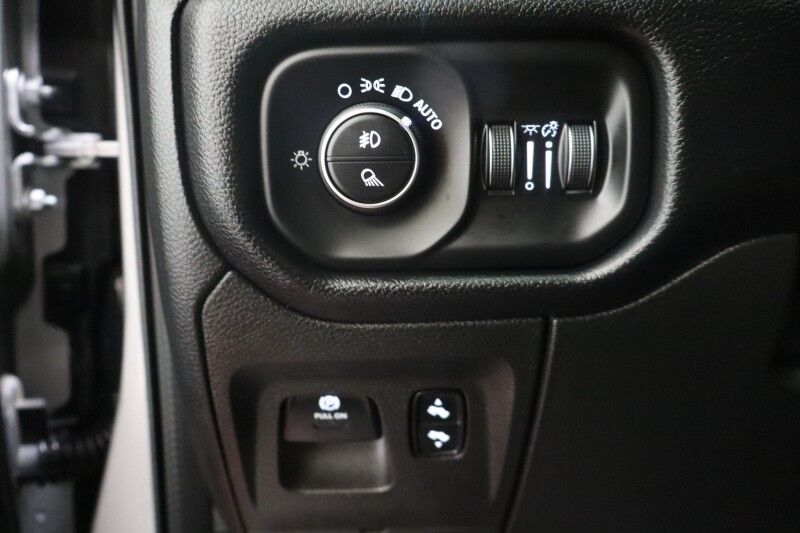 2020 Ram 1500 Laramie Sport 5.7L Hemi V8 12in GPS Sunroof FREE WAR Arlington TX