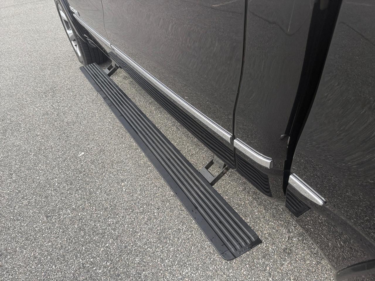 2020 Ram 1500 Limited, HEATED AND VENTILATED SEATS, HEATED AND VENTILATED REAR SEATS, HEATED STEERING WHEEL, TOW HOOKS, SLIDING REAR WINDOW, WIRELESS PHONE CONNECTIVITY, POWER RUNNING BOARDS, TOW PACKAGE, CLEAN CARFAX, ONLY 1 OWNER, POWER THAT PULLS ITS WEIGHT, CO Norfolk VA