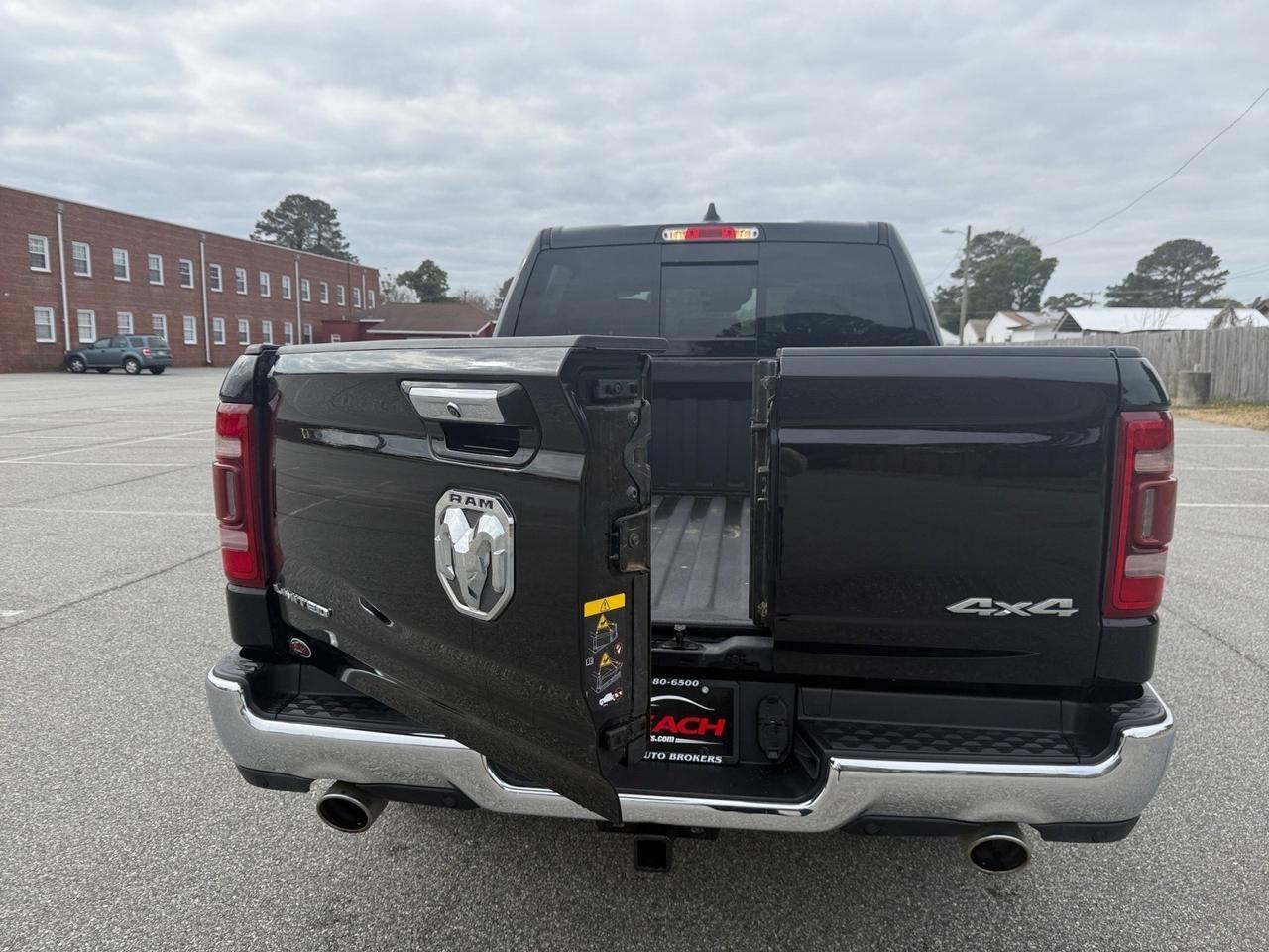 2020 Ram 1500 Limited, HEATED AND VENTILATED SEATS, HEATED AND VENTILATED REAR SEATS, HEATED STEERING WHEEL, TOW HOOKS, SLIDING REAR WINDOW, WIRELESS PHONE CONNECTIVITY, POWER RUNNING BOARDS, TOW PACKAGE, CLEAN CARFAX, ONLY 1 OWNER, POWER THAT PULLS ITS WEIGHT!!! Norfolk VA