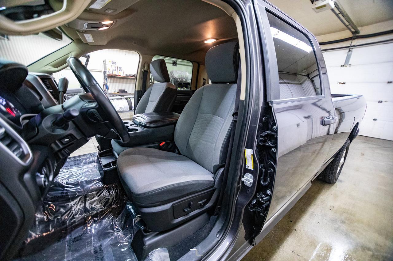 2020 Ram 3500 4x4 Crew Cab Big Horn Diesel Longbox BCam Red Deer AB