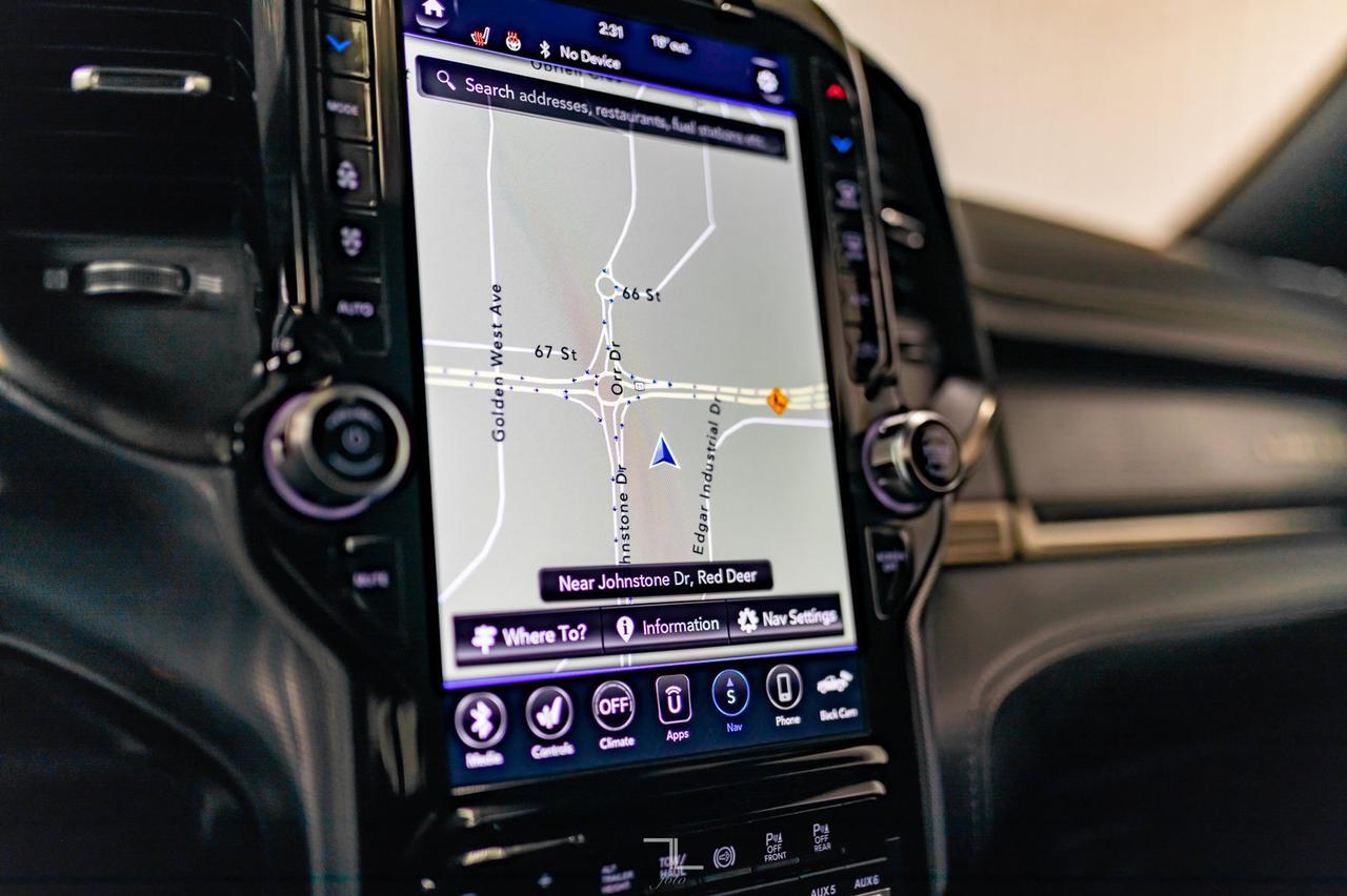 2020 Ram 3500 4x4 Crew Cab Limited Dually AISIN Leather Roof Nav Red Deer AB