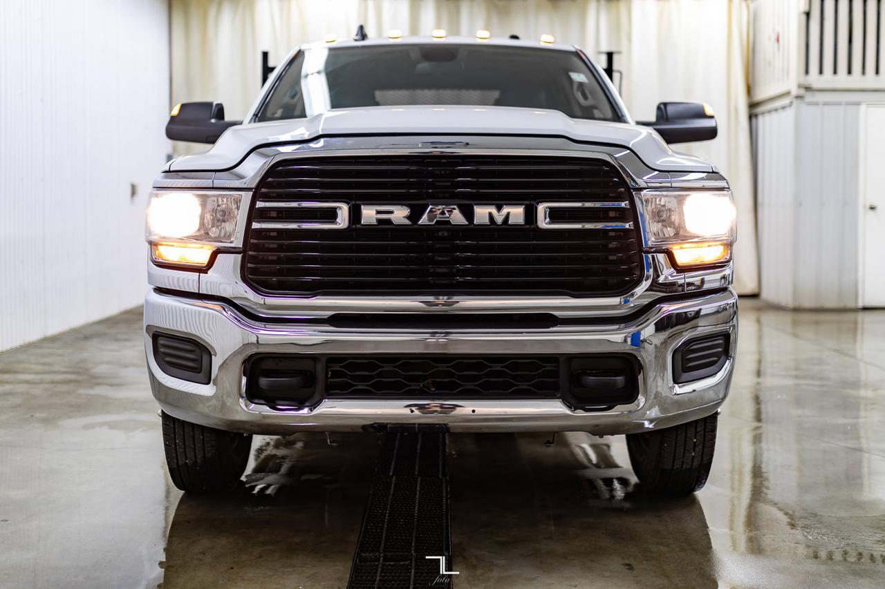2020 Ram 3500 4x4 Crew Cab SLT Dually Deck HEMI Red Deer AB