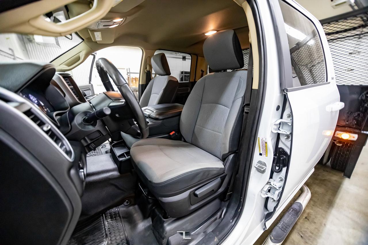 2020 Ram 3500 4x4 Crew Cab SLT Dually Deck HEMI Red Deer AB