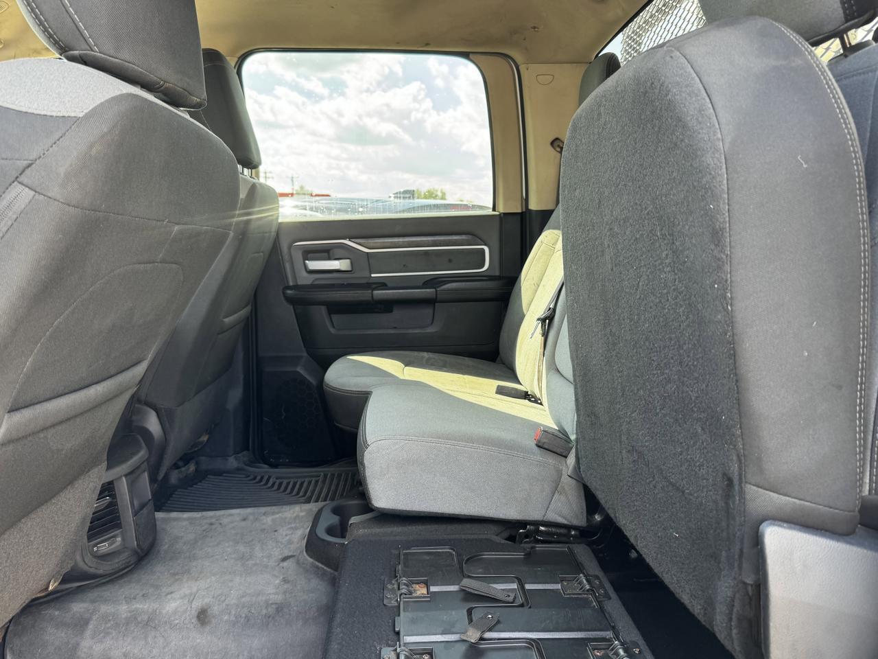 2020 Ram 3500 Chassis Cab SLT Dually Crew 4x4 | Low KMs | HEMI V8 | Front Bench | Backup Alarm Redwater AB
