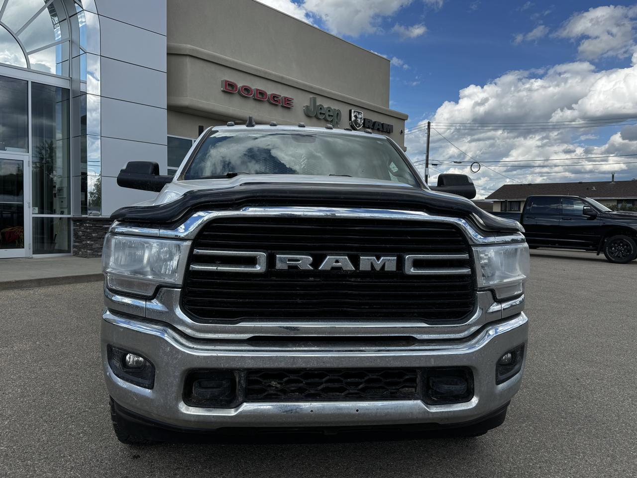 2020 Ram 3500 Chassis Cab SLT Dually Crew 4x4 | Low KMs | HEMI V8 | Front Bench | Backup Alarm Redwater AB