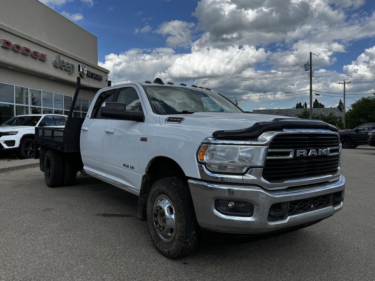 2020 Ram 3500 Chassis Cab SLT Dually Crew 4x4 | Low KMs | HEMI V8 | Front Bench | Backup Alarm Redwater AB