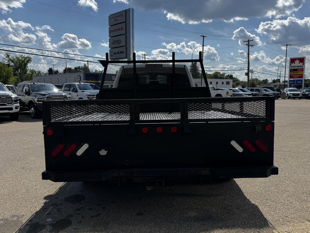 2020 Ram 3500 Chassis Cab SLT Dually Crew 4x4 | Low KMs | HEMI V8 | Front Bench | Backup Alarm Redwater AB