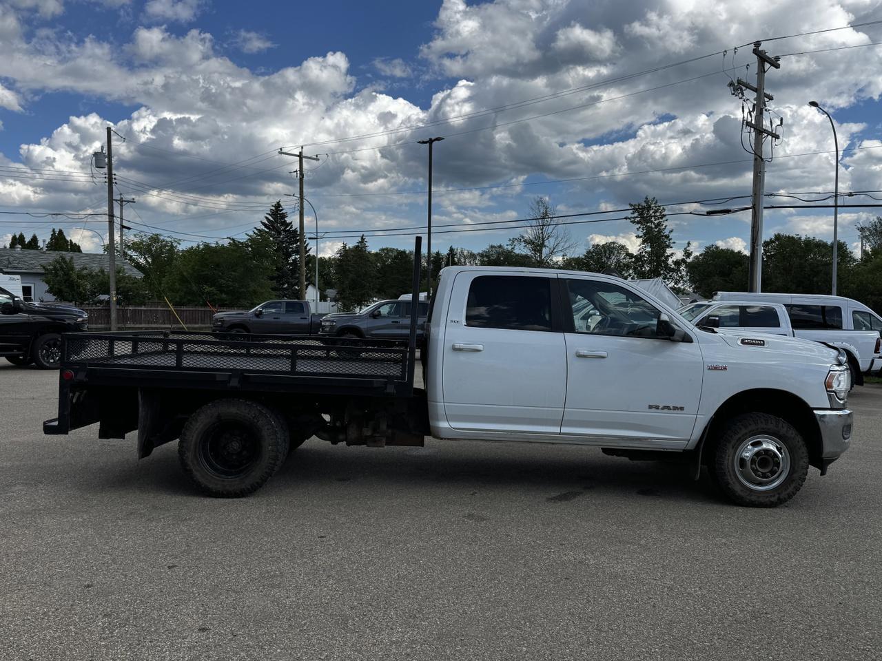 2020 Ram 3500 Chassis Cab SLT Dually Crew 4x4 | Low KMs | HEMI V8 | Front Bench | Backup Alarm Redwater AB