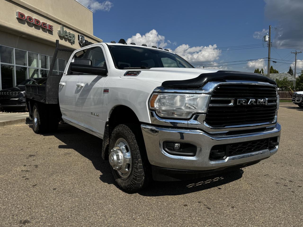 2020 Ram 3500 Chassis Cab SLT Dually Crew 4x4 | Low KMs | HEMI V8 | Front Bench | Backup Alarm Redwater AB