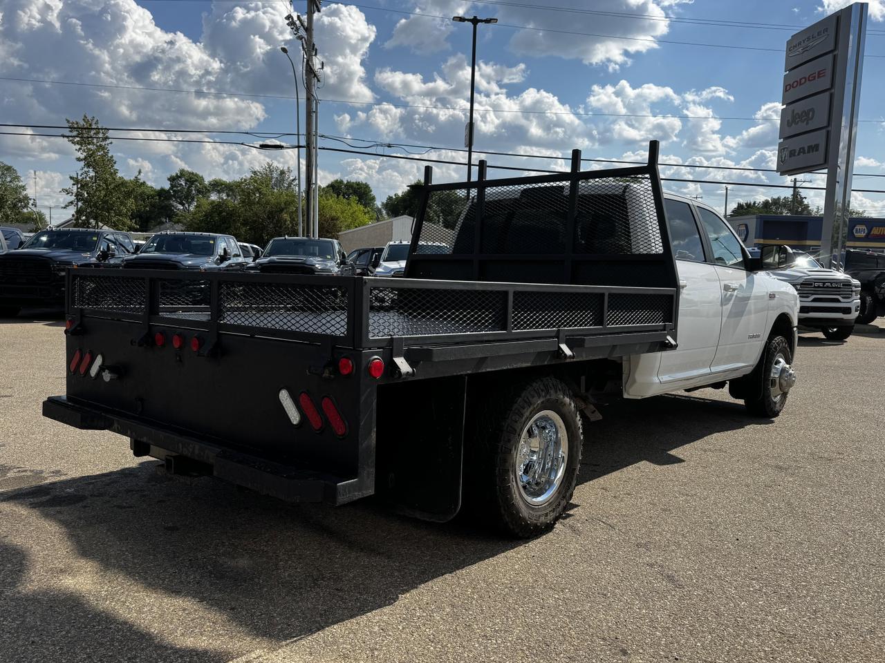 2020 Ram 3500 Chassis Cab SLT Dually Crew 4x4 | Low KMs | HEMI V8 | Front Bench | Backup Alarm Redwater AB