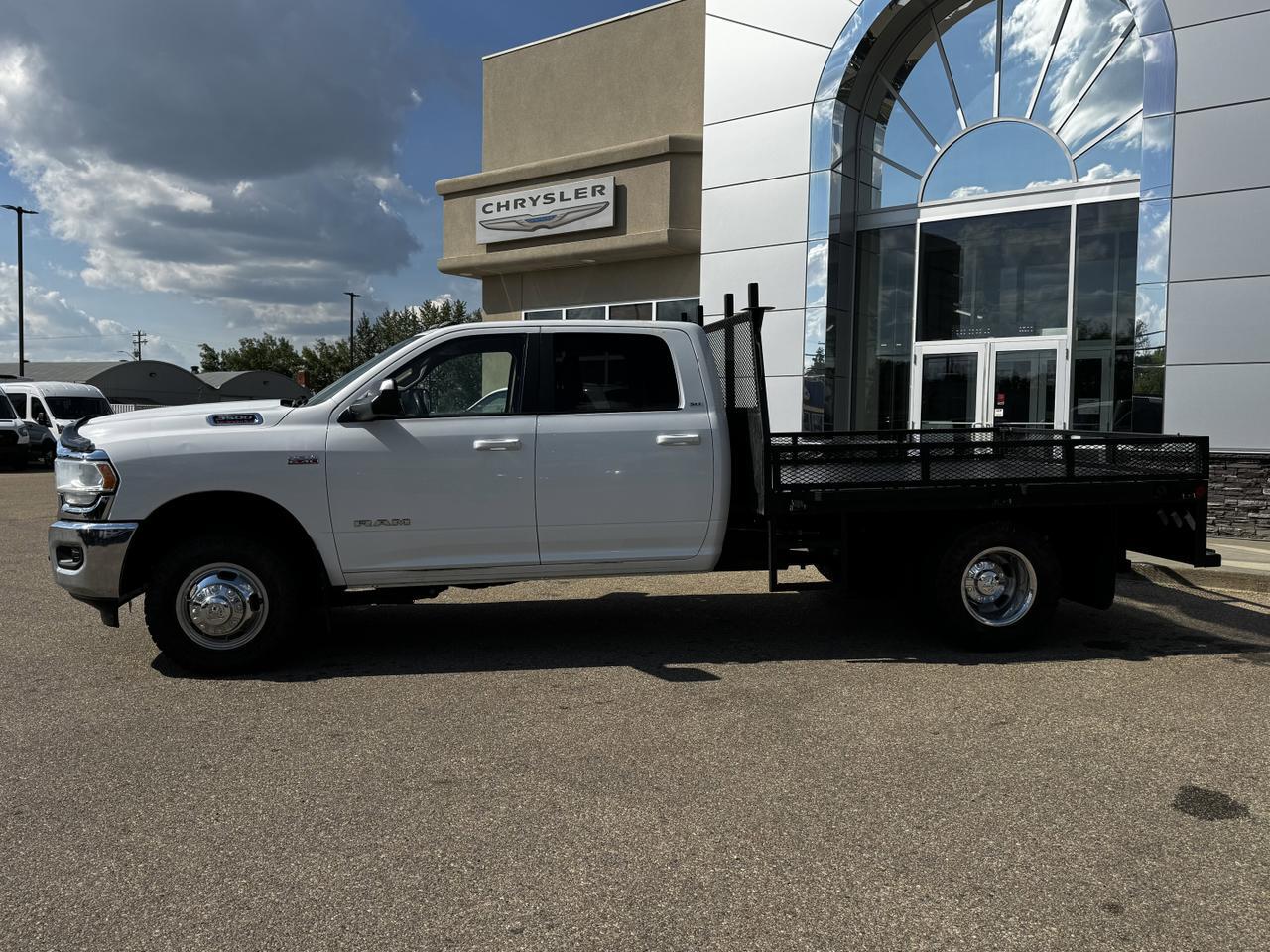 2020 Ram 3500 Chassis Cab SLT Dually Crew 4x4 | Low KMs | HEMI V8 | Front Bench | Backup Alarm Redwater AB
