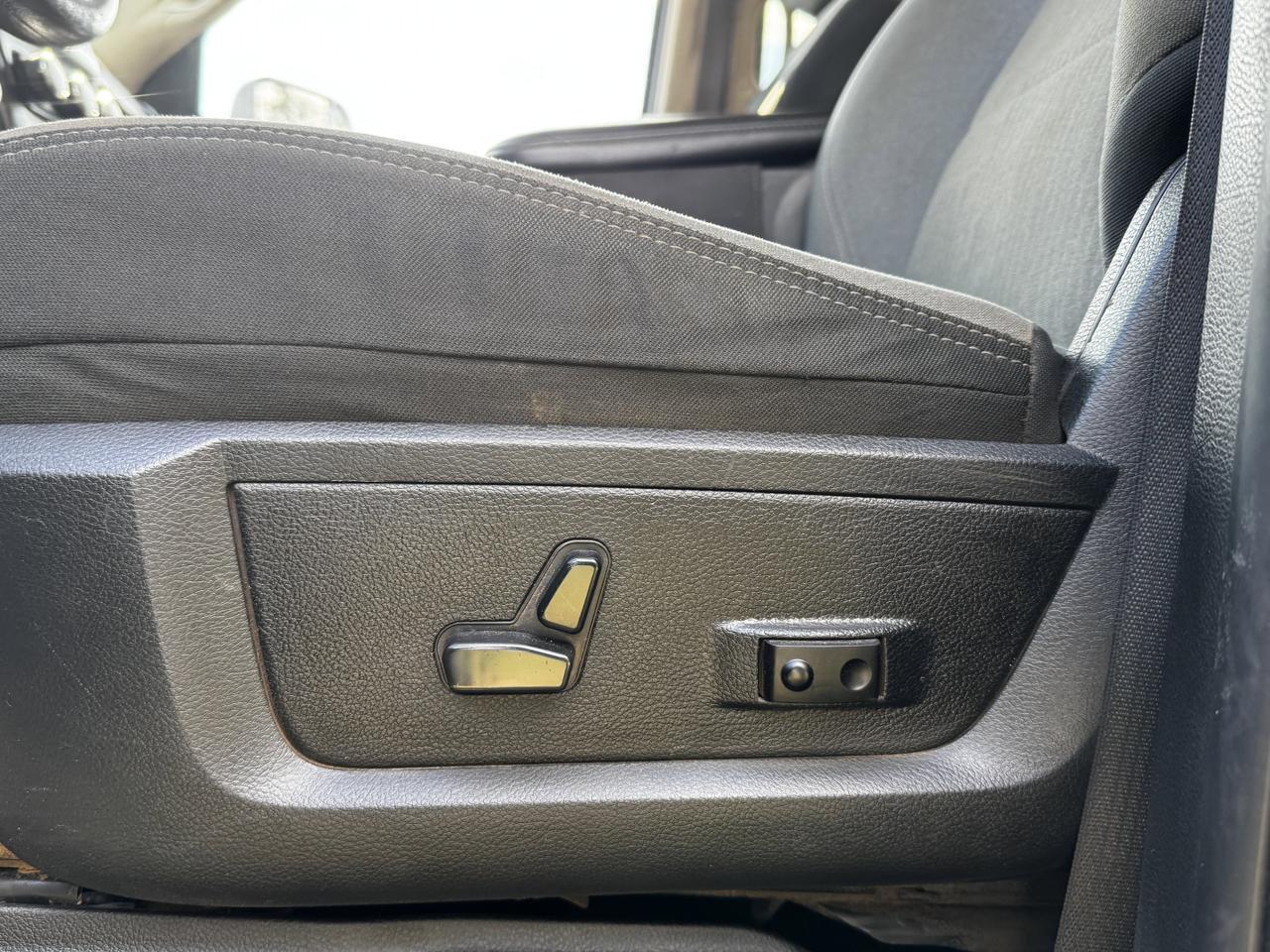2020 Ram 3500 Chassis Cab SLT Dually Crew 4x4 | Low KMs | HEMI V8 | Front Bench | Backup Alarm Redwater AB