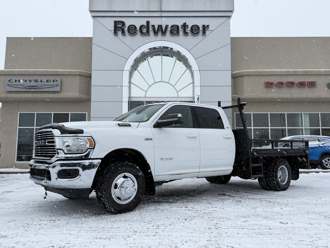 2020 Ram 3500 Chassis Cab SLT Dually Crew 4x4 | Low KMs | HEMI V8 | Front Bench | Backup Alarm