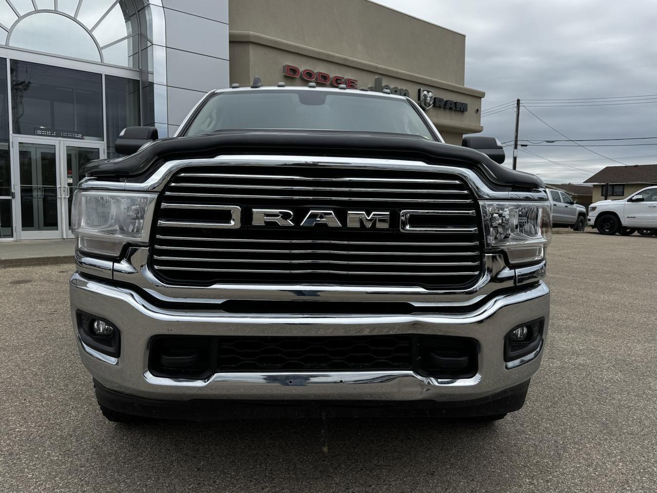 2020 Ram 3500 Chassis Cab SLT Dually Crew 4x4 | Low KMs | HEMI V8 | Front Bench | Backup Alarm Redwater AB