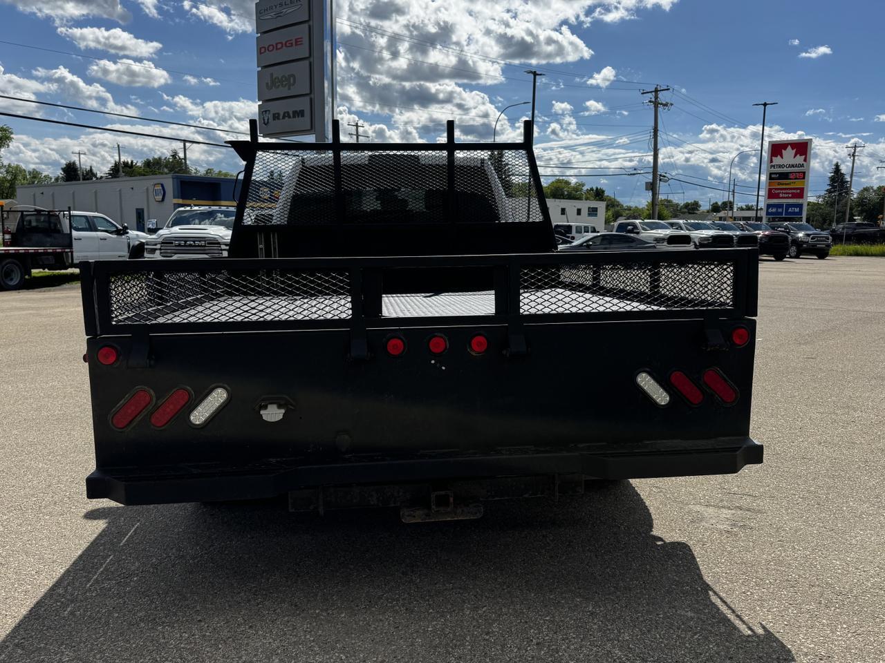 2020 Ram 3500 Chassis Cab SLT Dually Crew 4x4 | Low KMs | HEMI V8 | Front Bench | Backup Alarm Redwater AB