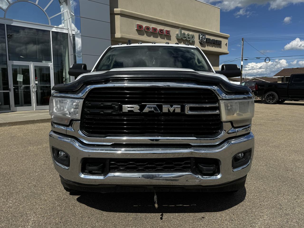 2020 Ram 3500 Chassis Cab SLT Dually Crew 4x4 | Low KMs | HEMI V8 | Front Bench | Backup Alarm Redwater AB