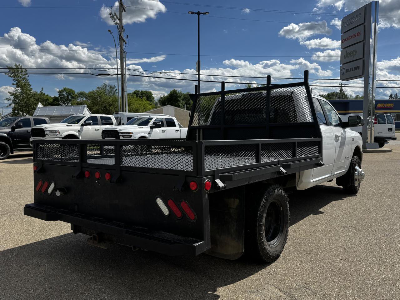 2020 Ram 3500 Chassis Cab SLT Dually Crew 4x4 | Low KMs | HEMI V8 | Front Bench | Backup Alarm Redwater AB
